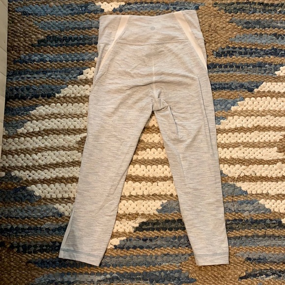 Wunder Under Crop Leggings (High-Rise)- 23” - Picture 2 of 5